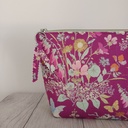 Neceser de viaje grande con acabado de alta calidad y estilo elegante