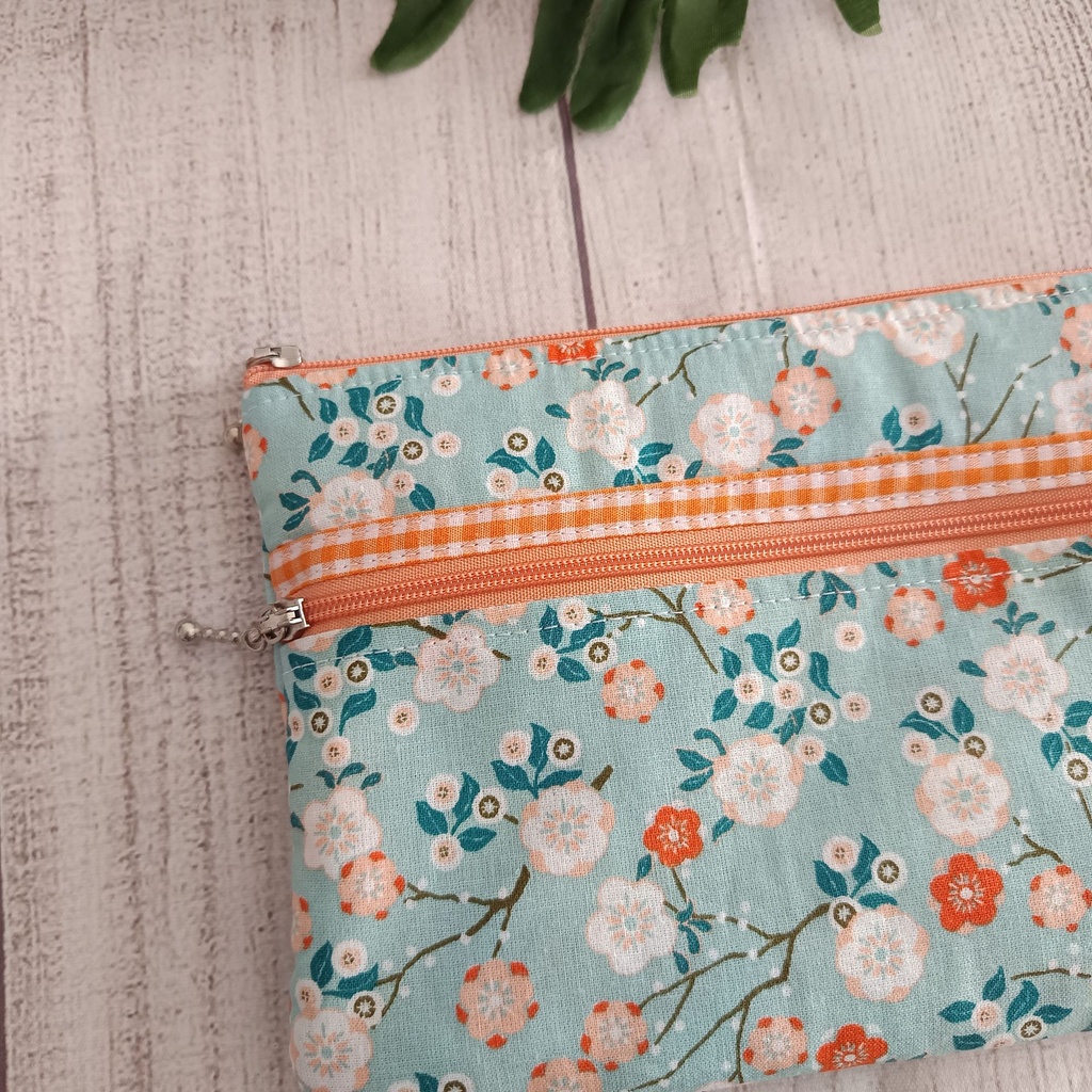 Neceser rectangular plano con estampado floral japonés y doble compartimento con cremallera