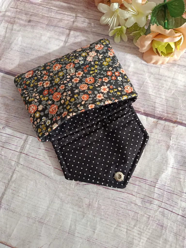 Bolsa de tela multiusos pequeña para llevar lo imprecindible en el bolso.