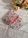 Bolsa multiusos artesanal con estampado de rosas