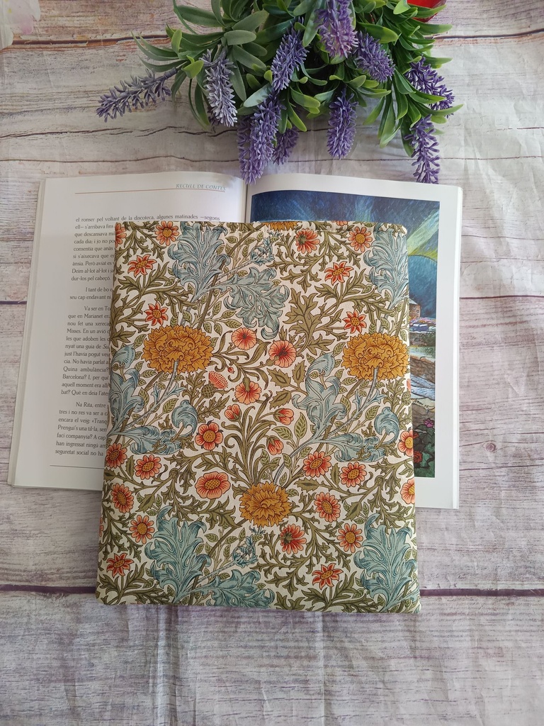 Parte trasera  de la funda de libro hecha a mano