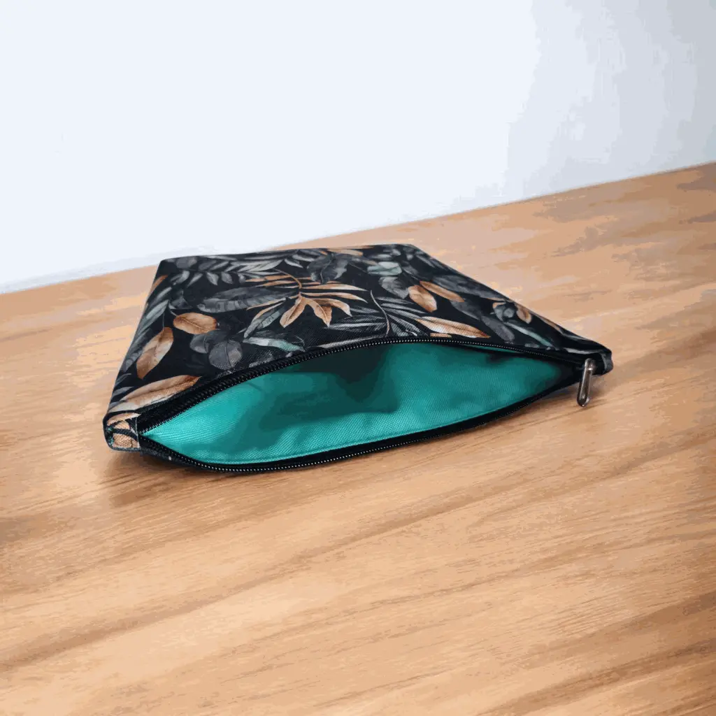 Interior del neceser impermeable grande para mujer