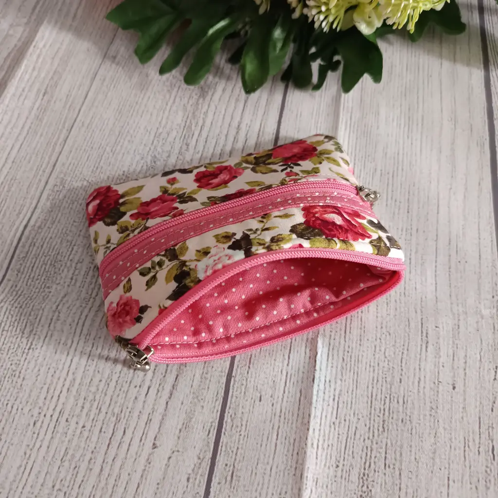 Monedero para mujer artesanal de tela hecho a mano con diseño floral
