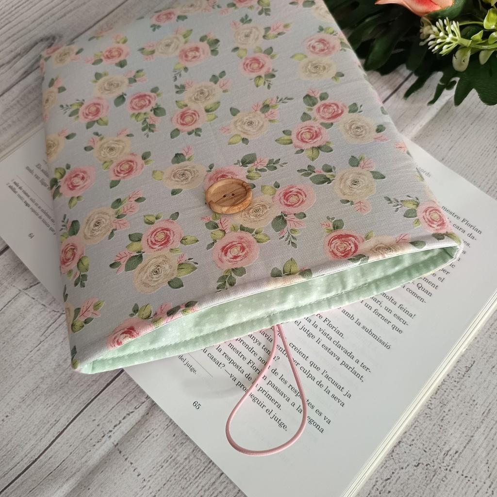 Interior de funda de tela artesanal para libros