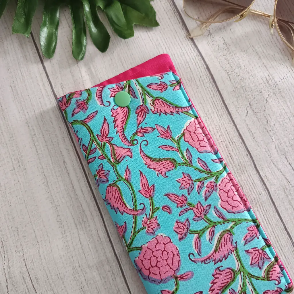 Funda protectora para gafas de tela ligera con diseño floral colorido