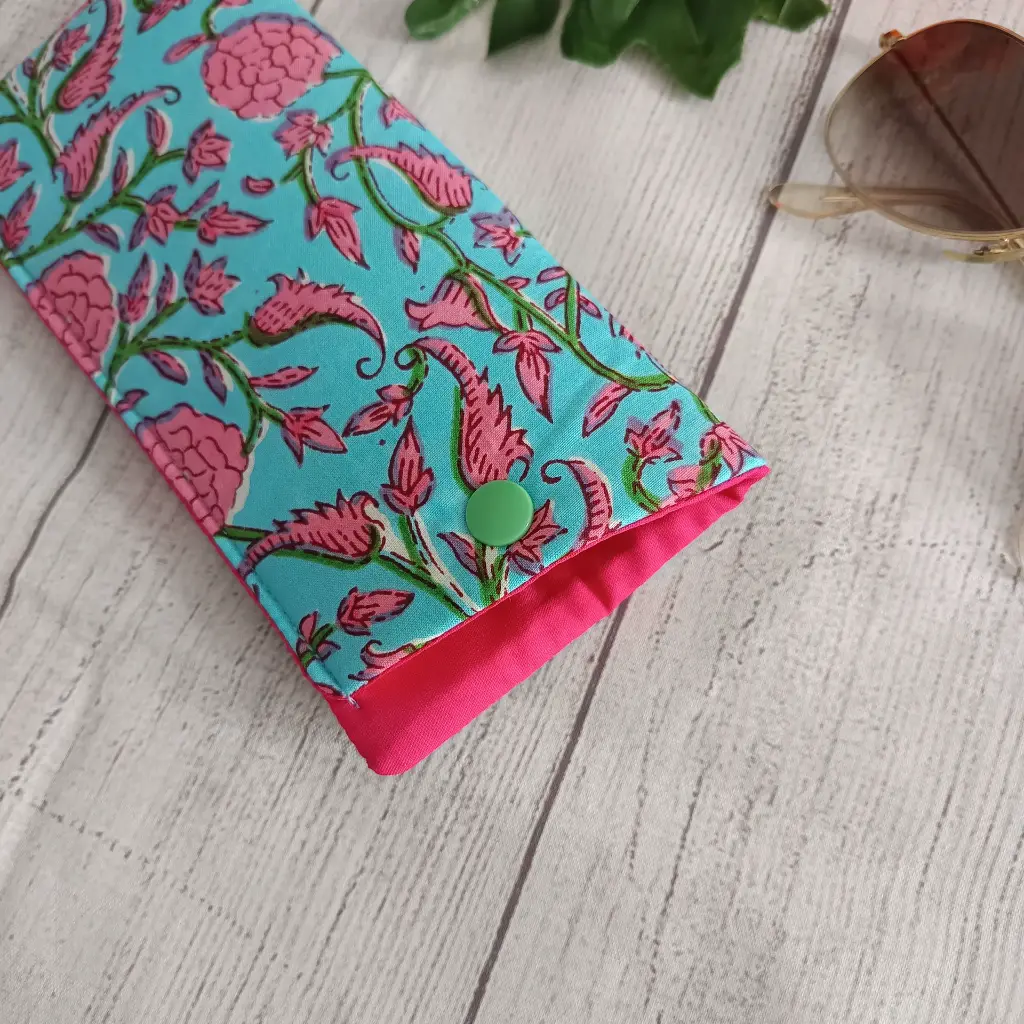 Funda de gafas suave con estampado floral turquesa y rosa