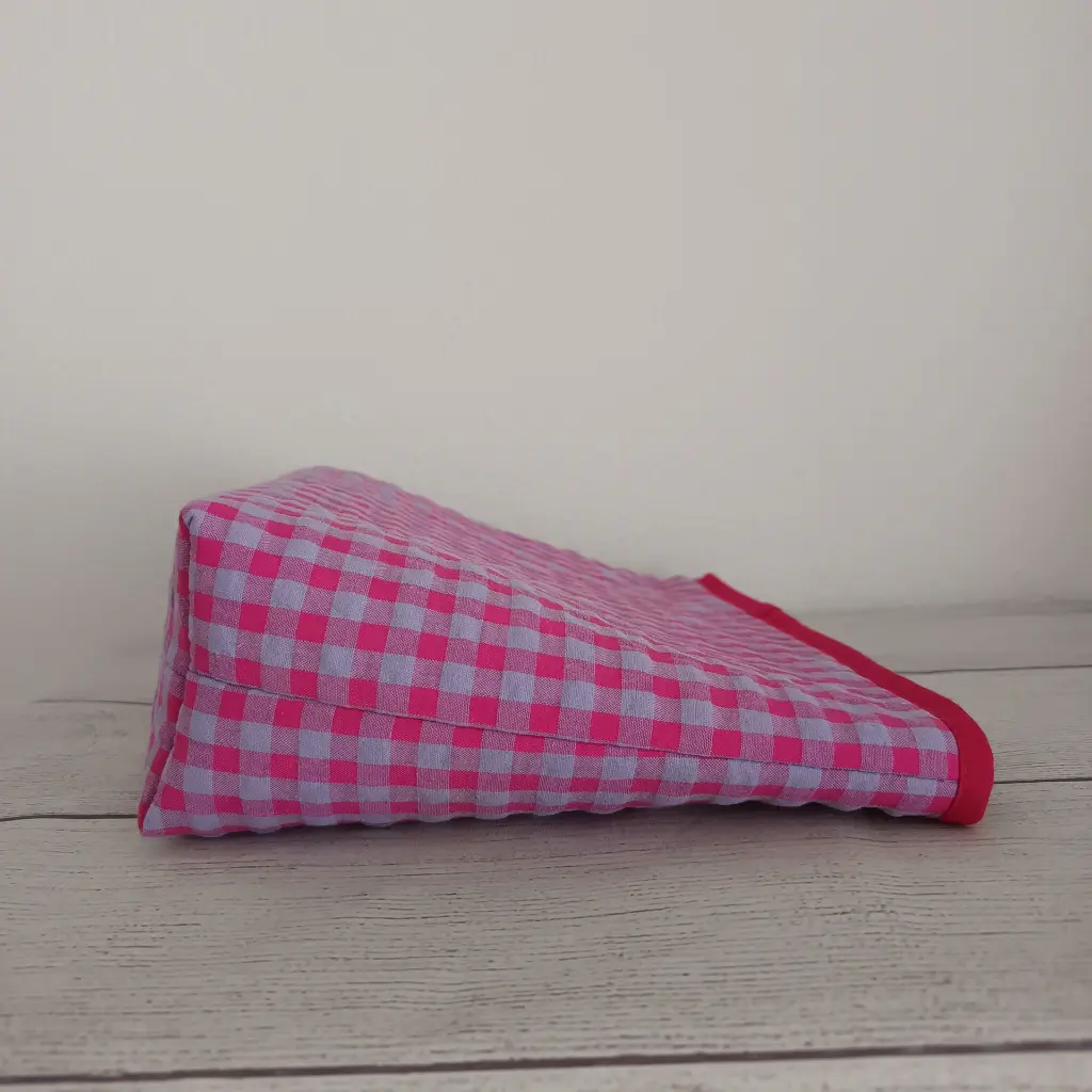 bolsa de maquillaje rosa estampada cuadr