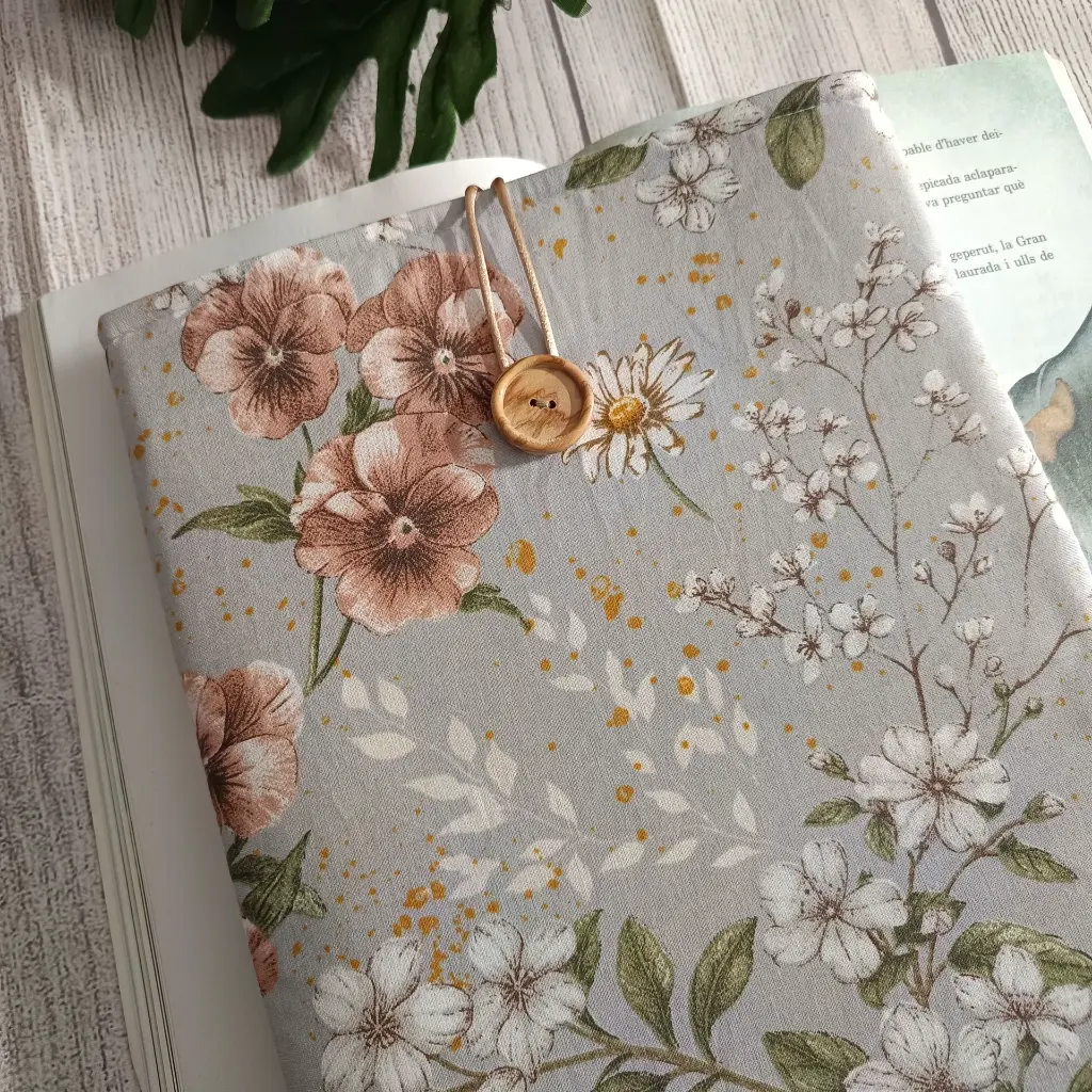 funda libro hecha a mano