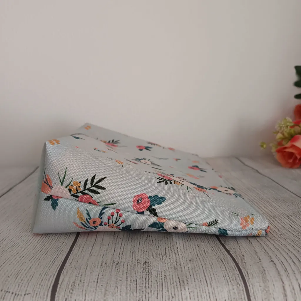 Pareja de neceseres de diferentes tamaños para maleta: organizador grande de aseo y neceser pequeño de bolso.