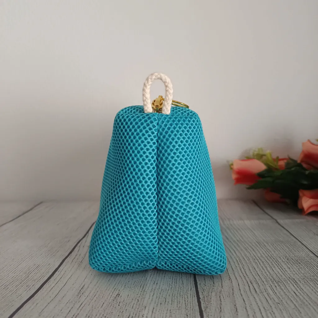 neceser hecho a mano de tela color turquesa