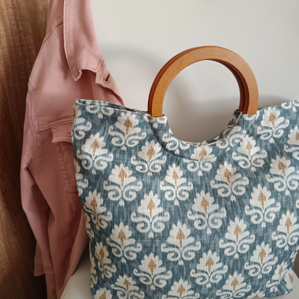 Bolso de tela con asas  de madera |Elegante y ligero