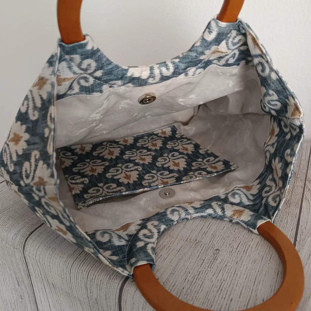 Interior  del bolso  de tela elegante y ligero