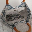 Interior  del bolso  de tela elegante y ligero