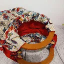 bolso de tela hecho a mano con asa de madera diseño floral