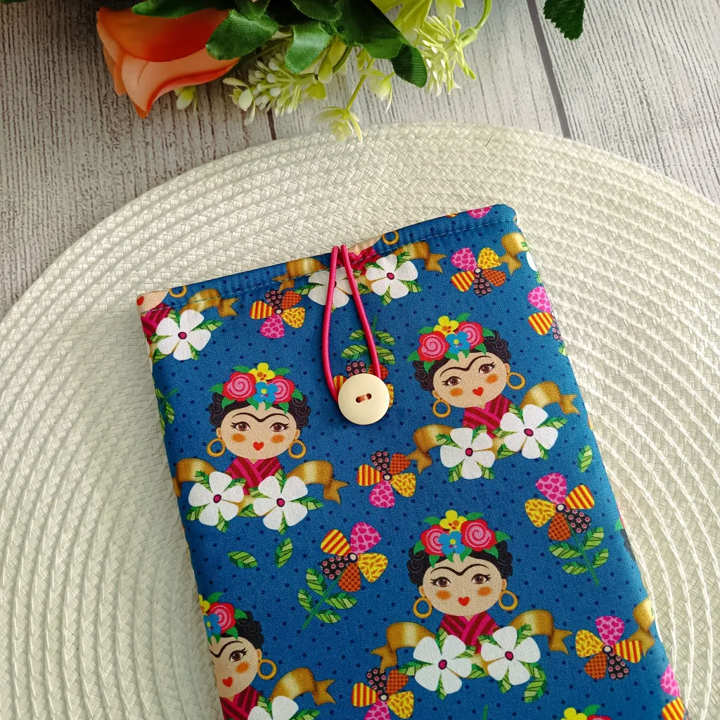 Funda Kindle Mini Frida artesanal con diseño inspirado en Frida Kahlo