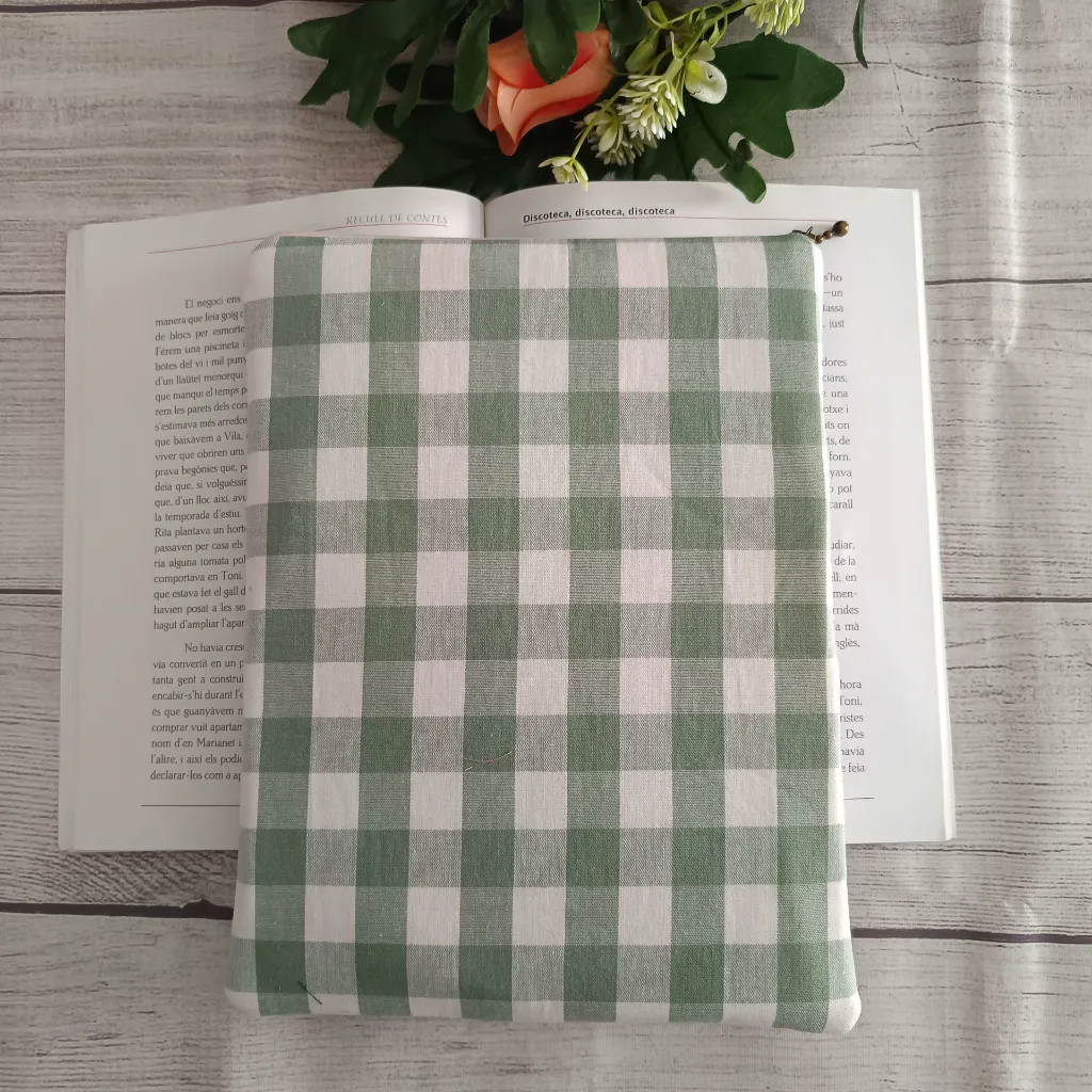 funda para libros de tela artesanal con diseño infantil y zorro