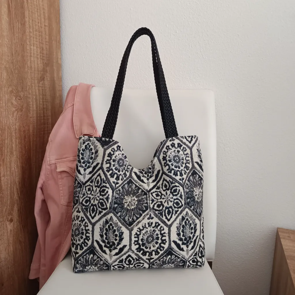 Bolso tote bag mujer grande estampado blanco y negro
