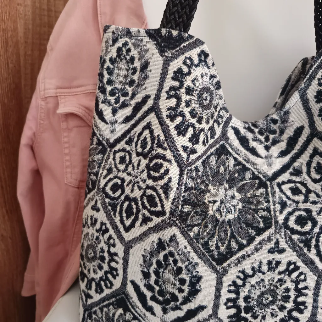 Tote bag mujer moderno con asas negras resistentes