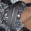 Tote bag de tela hecho a mano para mujer con estampado elegante blanco y negro.