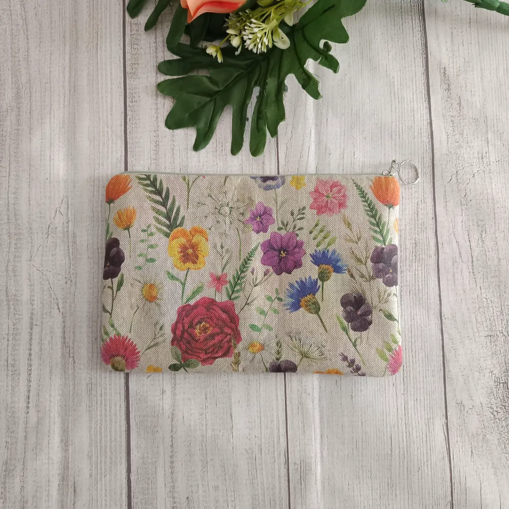 Neceser floral plano de tela con diseño de flores multicolor