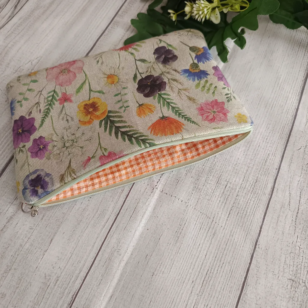 Neceser compacto de tela floral para organización diaria