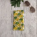 Funda de tela para gafas con estampado de abanicos japoneses en colores verde, amarillo y azul claro.