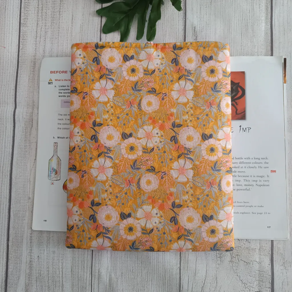 detalle funda para libro tela floral artesanal estampado flores