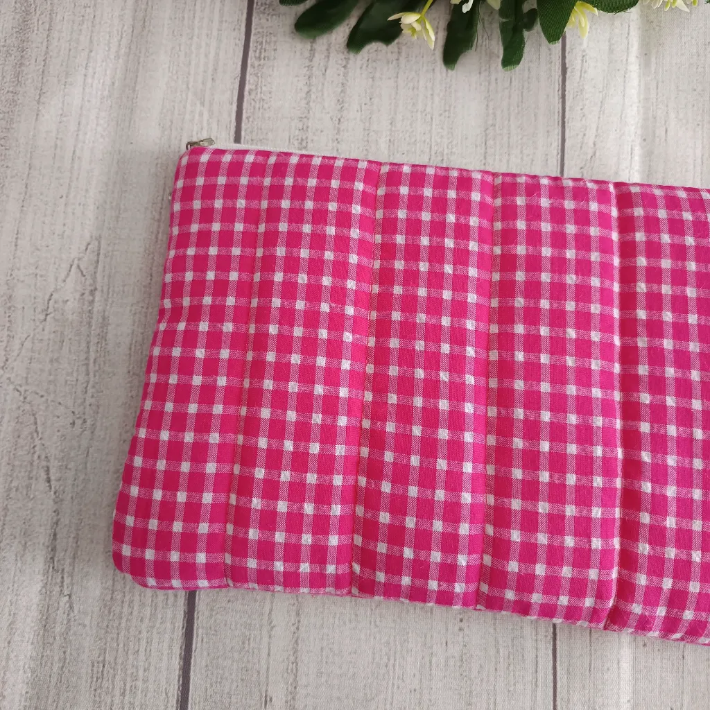 neceser plano de tela vichy fucsia acolchado con cremallera