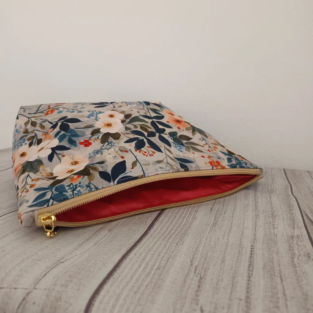 Neceser de viaje grande con acabado de alta calidad y estilo elegante