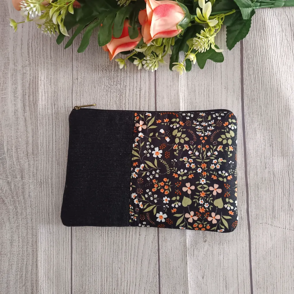 Neceser hecho a mano con estampado floral y tela vaquera