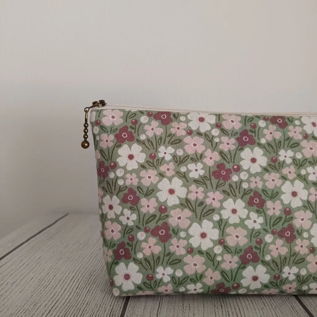 Neceser artesanal floral mediano con cremallera, bolsa de maquillaje hecha a mano