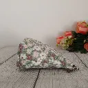 Neceser femenino hecho a mano con diseño floral elegante