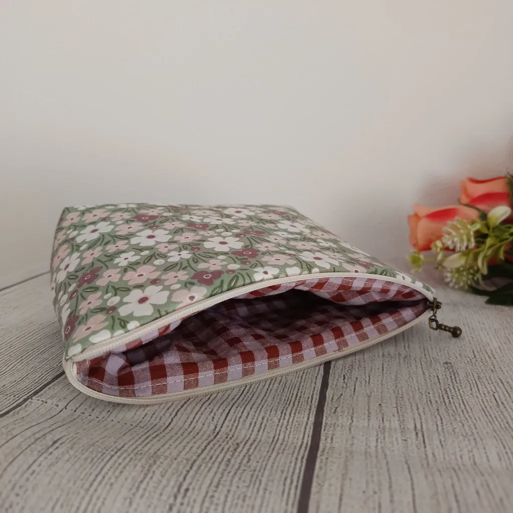 Neceser de viaje mediano con diseño floral vintage y cierre de cremallera