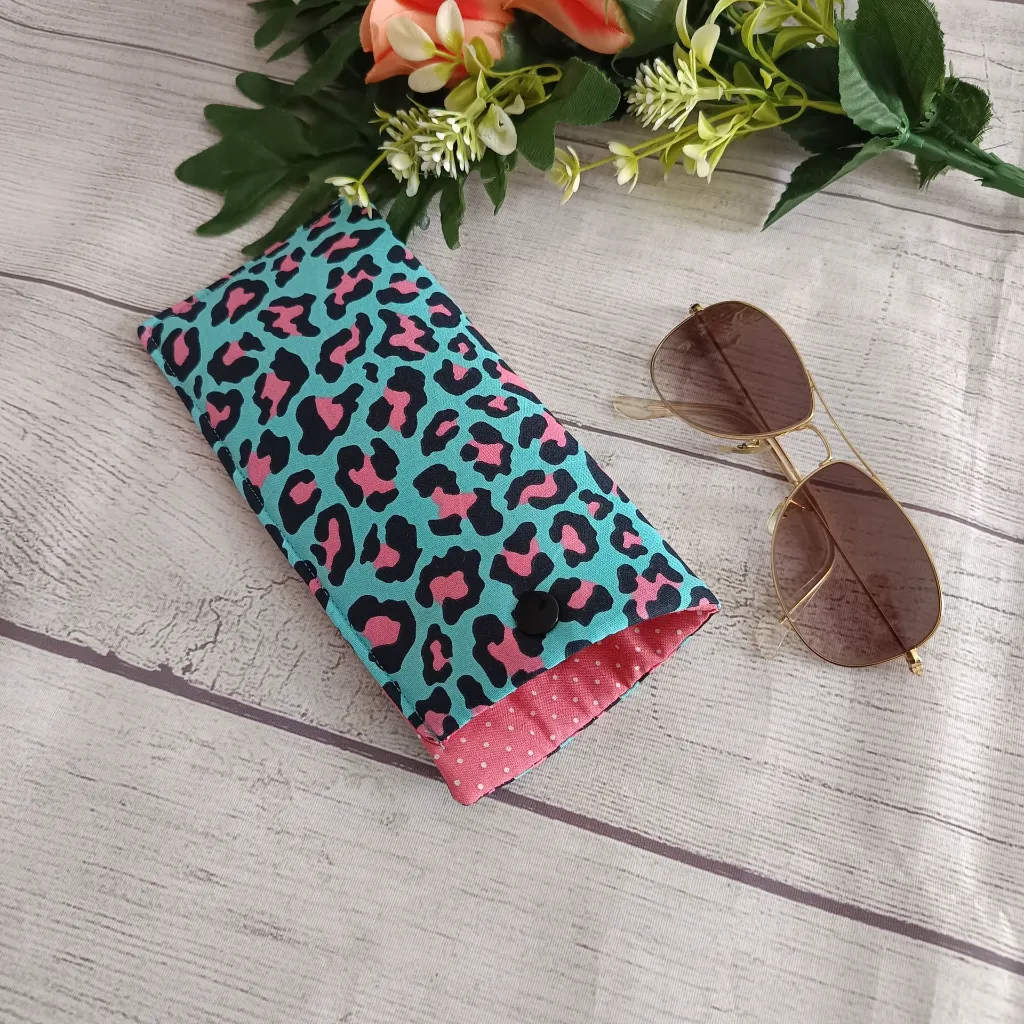 Funda gafas tela artesanal con diseño animal print