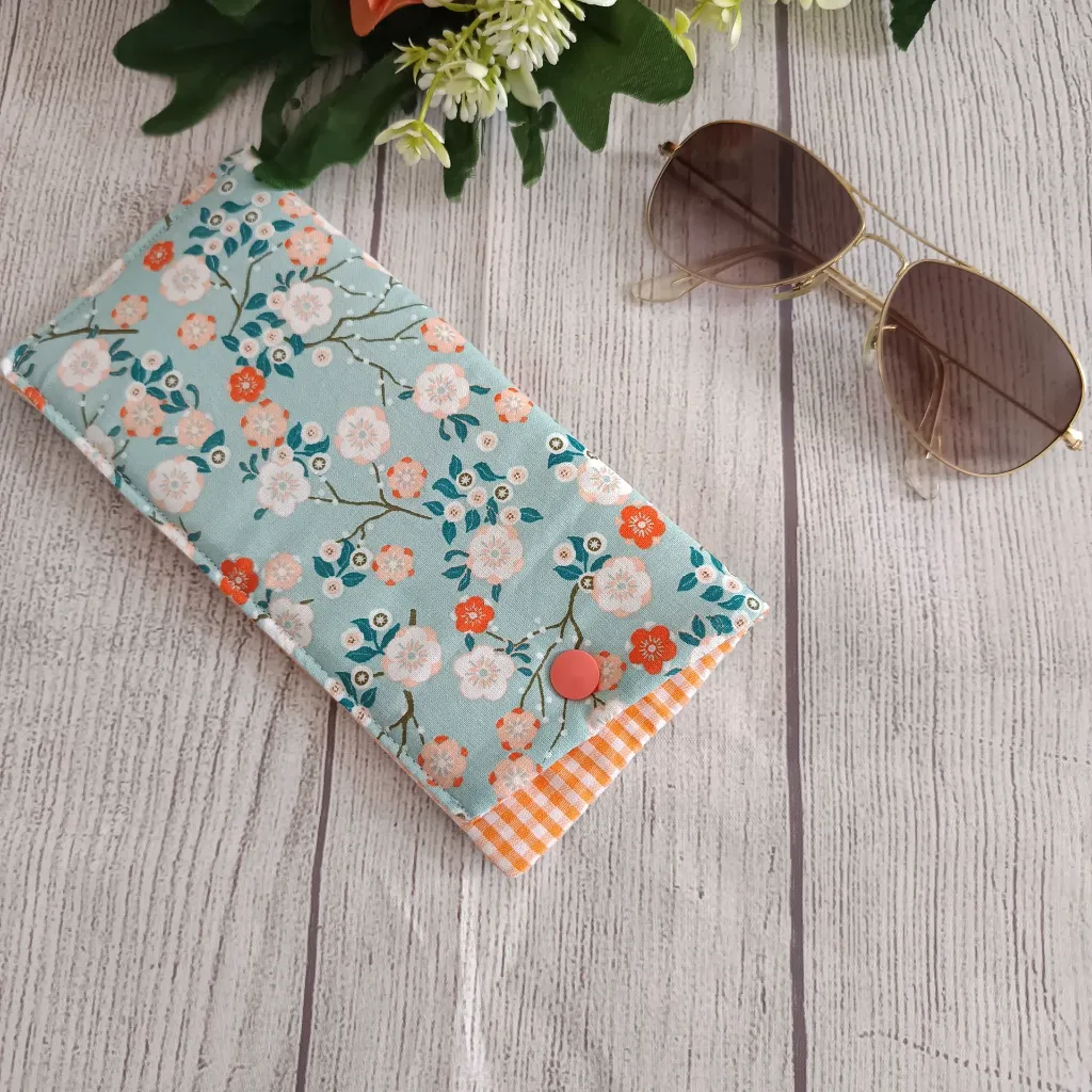 Accesorio artesanal para guardar gafas