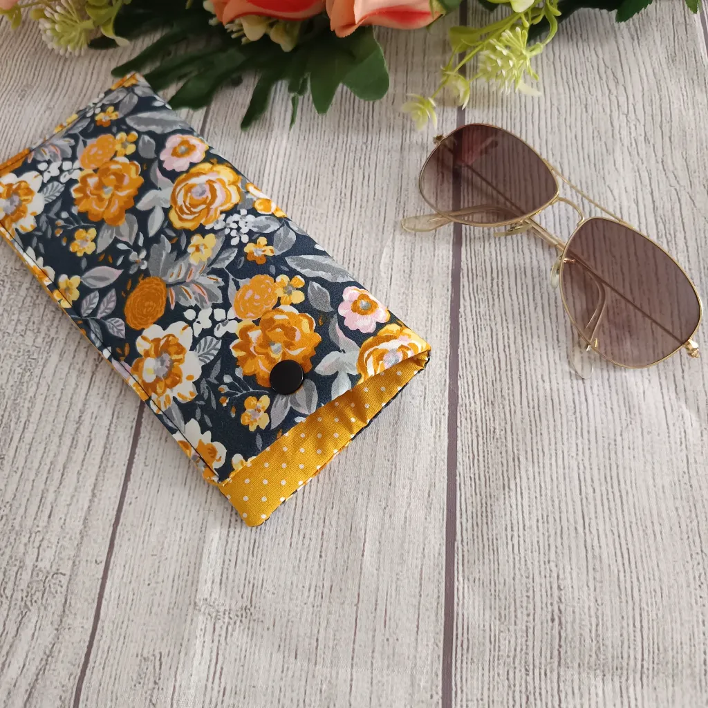 Estuche artesanal para gafas estampado flores