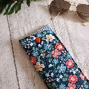 Funda de gafas tela azul marino con estampado floral