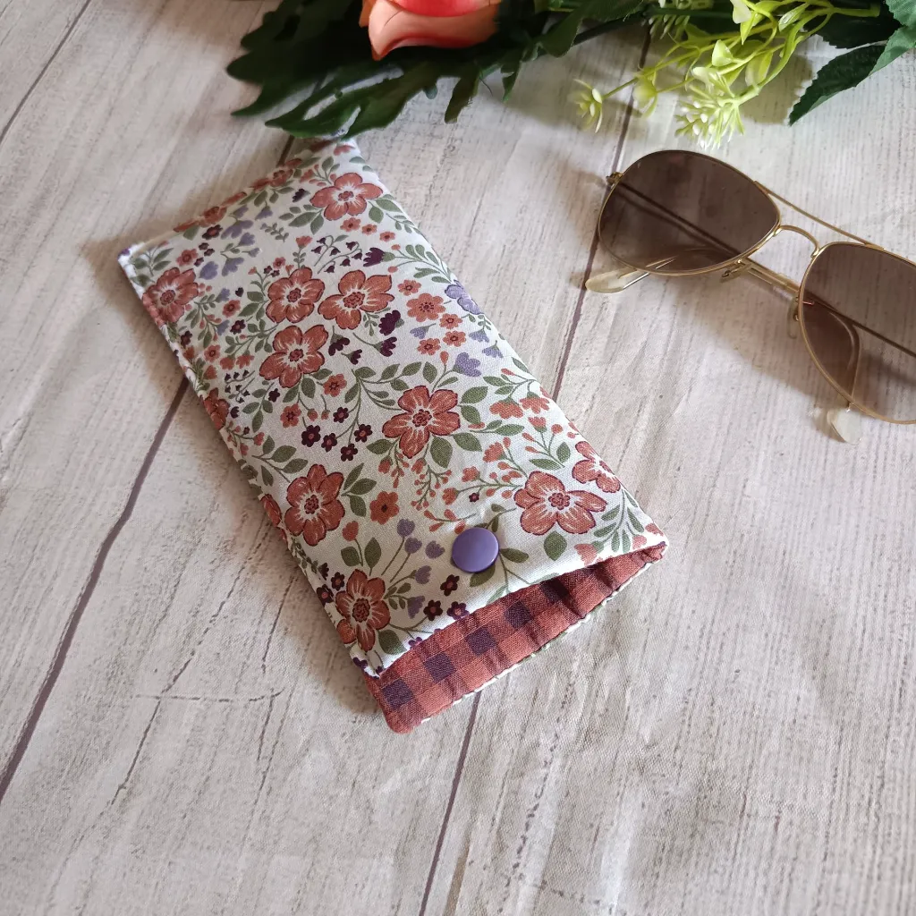 Funda gafas tela ,acolchada y cierre con botón snap