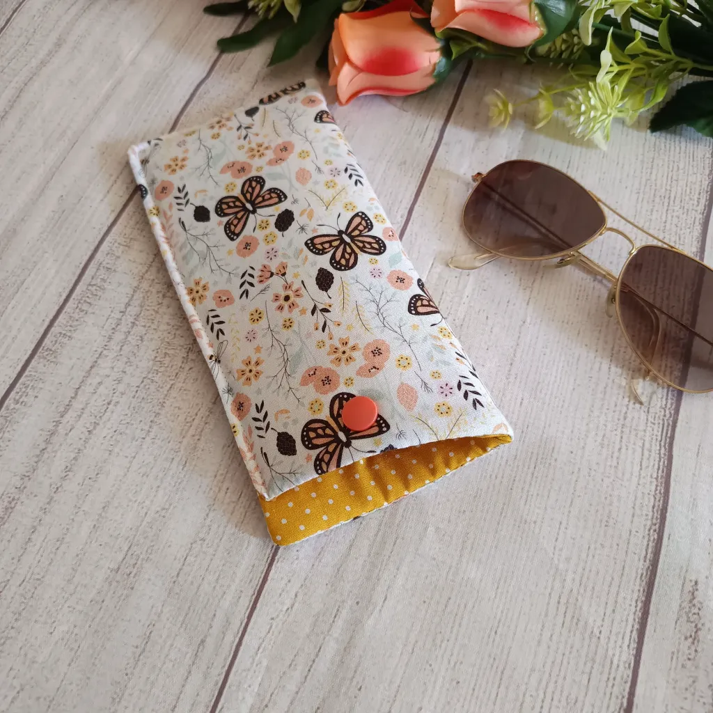 Funda gafas tela mariposas junto a gafas de sol,hecha a mano