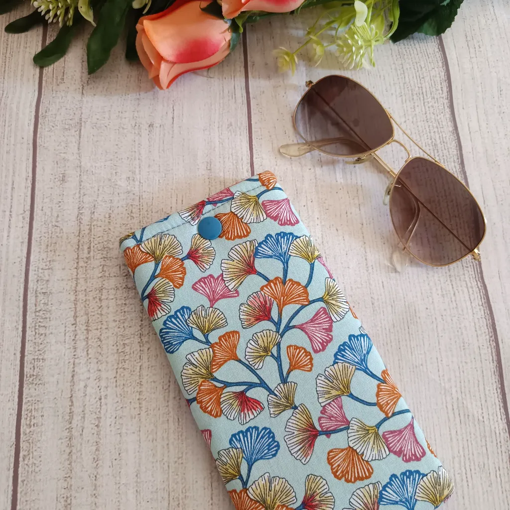 Funda de gafas de tela con estampado de hojas de grinko multicolor cobre fondo azul hecha a mano