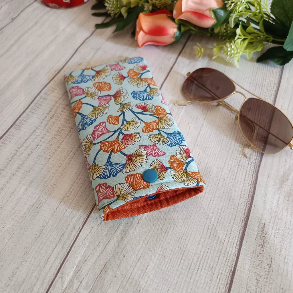 Funda de gafas hecha a mano  y acolchada.