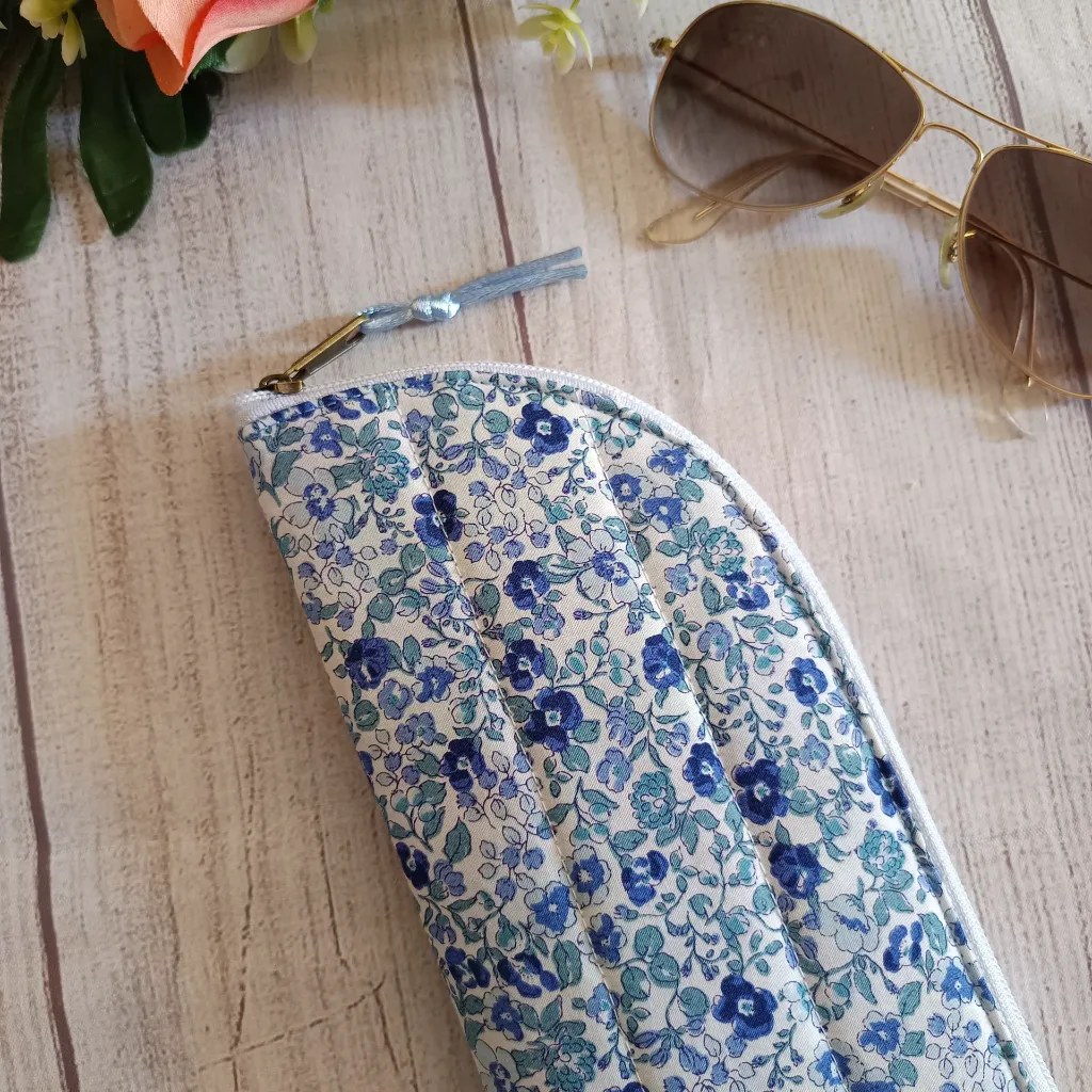 Funda gafas tela con estampado en tonos azules tipo Liberty