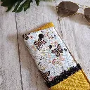 Funda de gafas de tela .estampado  de flores  y puntilla negra