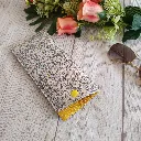 Funda de gafas de tela hecha a mano y acolchada.