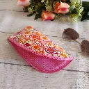 Funda de gafas de tela floral con cierre de cremallera, ligera, acolchada y confeccionada a mano.