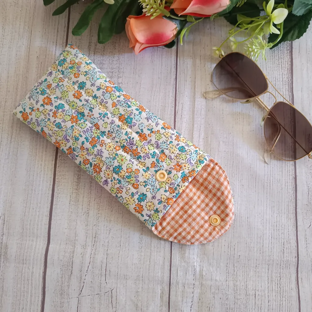 Funda  de gafas de tela con cierre de solapa y snap