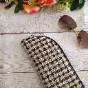 Funda de gafas de tela hecha a mano ,estampado cuadros vichy beige y negro