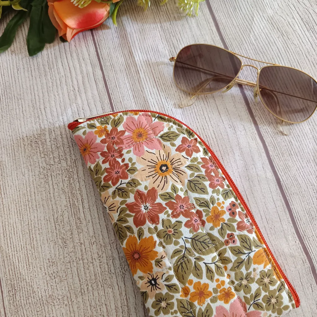 Funda de gafas de tela hecha a mano con cremallera y estampado floral