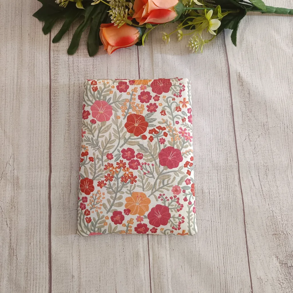 Funda de kindle hecha a mano de tela floral