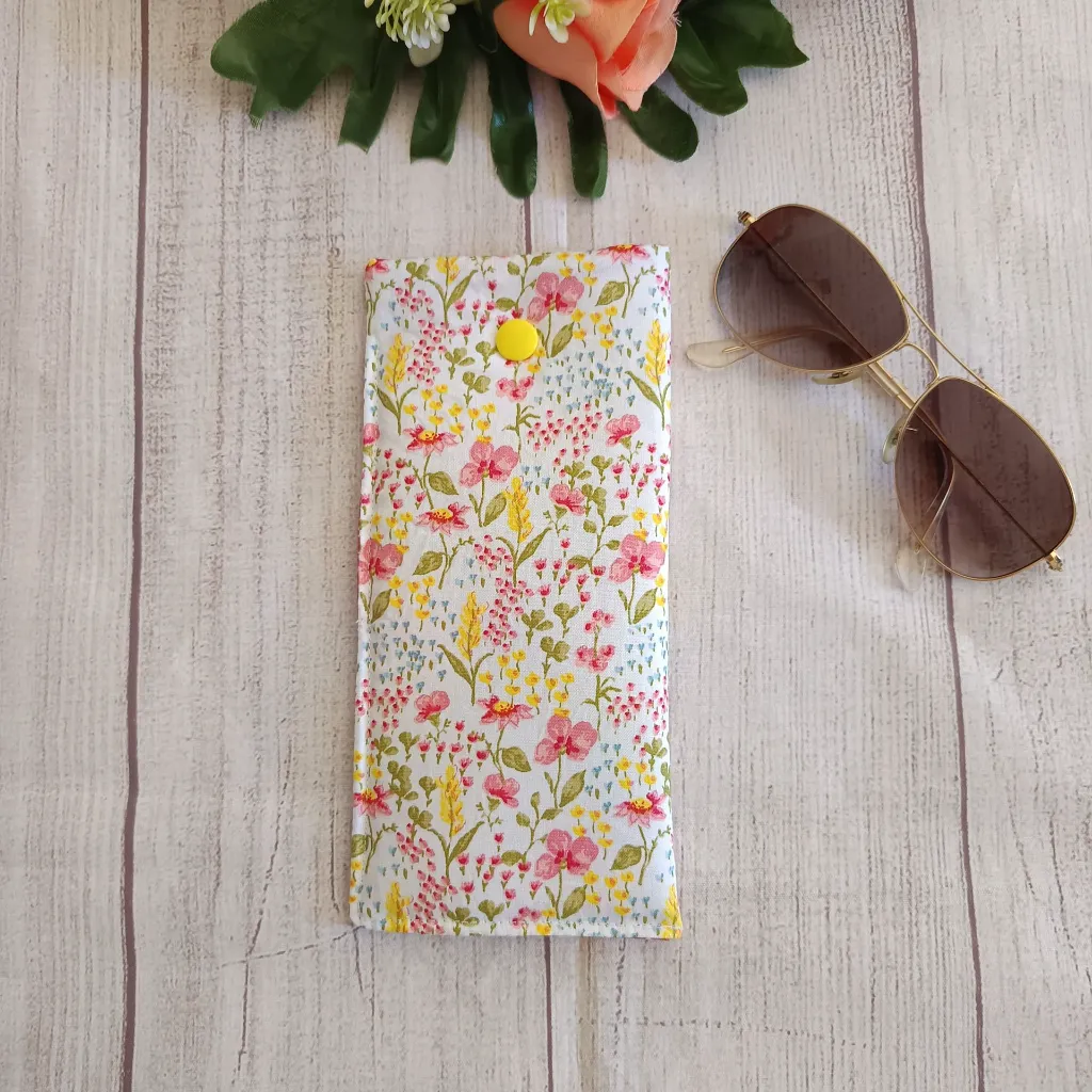 Funda de gafas de tela floral hecha a mano